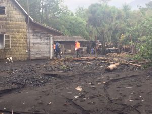 28 afectados en #Cascadas producto del desborde del río Blanco.
