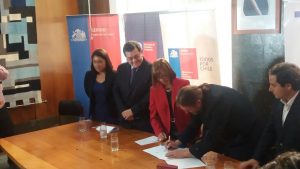Traspasan terreno para solución habitacional en Osorno