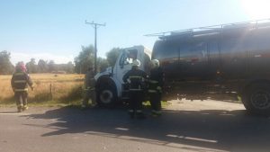 Choque entre camiones dejó a una persona lesionada de gravedad