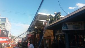 Incendio #Osorno dejó a dos bomberos heridos y cuantiosas pérdidas