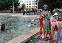 Pesebre osornino amaneció sumergido en la Plaza de Armas