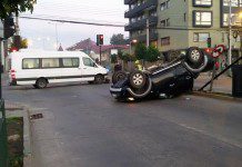 Carabinero fue arrollado por camioneta que colisiono y volcó en Osorno