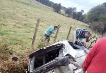 2 funcionarios PDI Valdivia mueren en colisión frontal de auto con camión, en Isla de Chiloé.