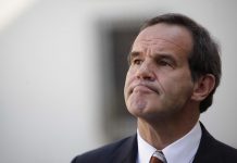 «Le falló al país»: Las reacciones del mundo político a la renuncia de Andrés Allamand