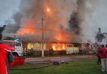 Incendio destruyó el ala sur del Colegio Aleman de Frutillar.