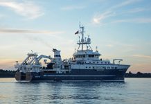 14 científicos navegan en buque «Cabo de Hornos» para efectuar estudios de marea roja.