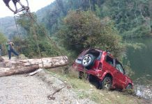 Jeep cae en las aguas del río Contaco, San Juan de la Costa