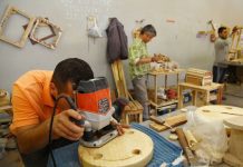 Internos de la cárcel de #Osorno venden sus manualidades para navidad