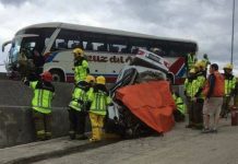 Un muerto y dos heridos deja colisión entre un automóvil y un bus en #Chiloé.