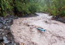 Vecinos alarmados por crecida de río Blanco en Cascadas de #PuertoOctay