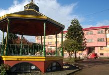 Una veintena de locales #Ancud se anegaron por el frente de mal tiempo.