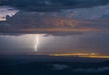 Región de Los Lagos: Corte de suministro eléctrico se originó por impacto de rayo en línea de transmisión