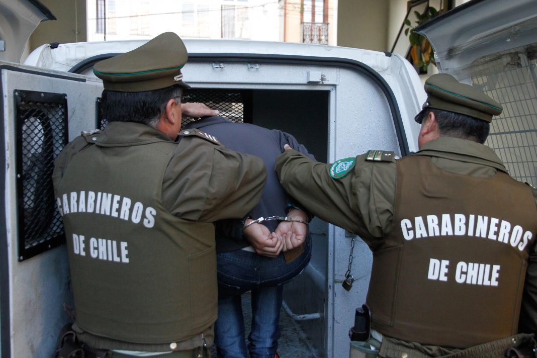 Carabineros detiene a profugo de la justicia, por dar muerte a joven al interior de un microbus el 2013.