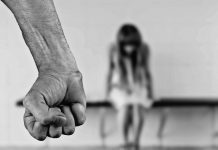 Hombre agredió con un martillo en la cabeza a ex pareja en Quellón