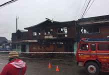 Incendio destruyó locales comerciales y una radio en el centro de #LosLagos