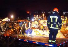 Camión con acoplado cae sobre tres viviendas y deja un muerto y tres heridos en #PuertoMontt