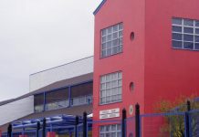 Roban Departamento Municipal Educación y Escuela Padre Hurtado en Puerto Montt