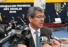 Seremi Educación espera investigación de funcionario que resultó ser concejal detenido en Santiago en un vuelo de LATAM