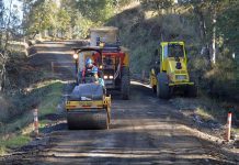 Vecinos de Tacamó molestos con suspensión de tránsito en camino que se está pavimentando