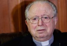 Federación UC califica de inconsecuente a clínica de la Católica por atender a Karadima