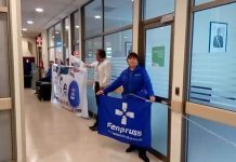 Trabajadores del hospital Puerto Montt se encadenaron en apoyo a directora de área destituída