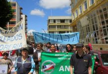 Trabajadores Uach paralizaron funciones por despidos injustificados