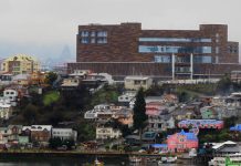 Acusación por cuasidelito de lesiones enfrenta madre del menor que cayó en Mall Chiloé