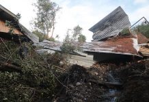 Derrumbe de tierra arrasó con una casa y dejó una persona lesionada en Puerto Montt