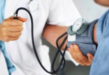 3 personas grave en Hospital de Castro luego de consumir mariscos con marea roja