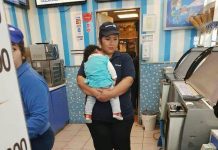 La dirección del trabajo multó a la empresa en que trabaja una madre que debió acudir a su empleo con su bebé tras el fin del subsidio postnatal