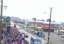 Viernes Santo: Masivo Vía Crucis a pesar de las lluvias en Puerto Montt