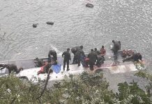 SIAT de Carabineros mantiene investigación de accidente de bus militar en Cochamó.