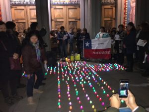 Laicos de Osorno se manifestaron nuevamente contra el obispo Juan Barros frente a catedral de la comuna