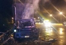 Cuatro encapuchados quemaron dos camiones en provincia de Arauco