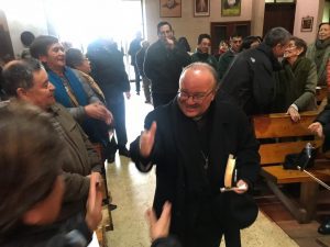Fieles acusan que misa presidida en la parroquia Sagrado Corazón fue manipulada en beneficio de Barros por el párroco Juan Aros