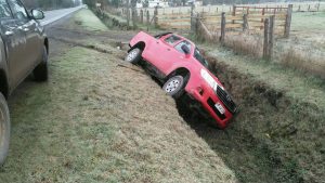 Ruta 215 con hielo, provocó accidentes con daños.
