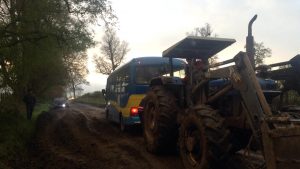 Vecinos de Tacamó acusan que tránsito de camiones de alto tonelaje destruyen camino del sector