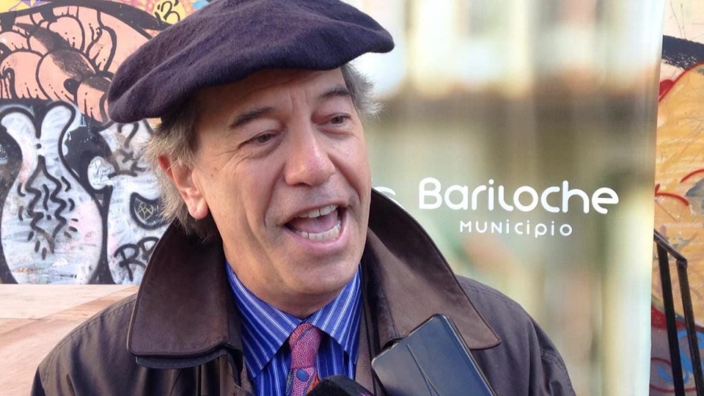 Bariloche: Estudiantes Osorninos se lucen en celebración argentina del 12 de Octubre