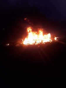 Queman escuela básica y tres casas de veraneo en Tirúa