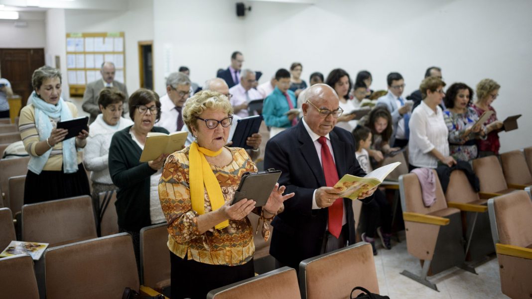 Testigos_de_Jehova-Religion-Politica-Elecciones-Reportajes_127998571_5509347_1706x960