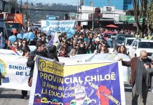 Paro en Chiloé: usuarios molestos por no atención