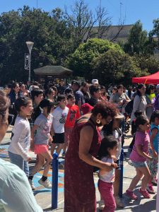 Niñas y niños vulnerables de Osorno celebraron la navidad en plaza de Armas