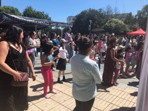 Niñas y niños vulnerables de Osorno celebraron la navidad en plaza de Armas