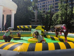 Niñas y niños vulnerables de Osorno celebraron la navidad en plaza de Armas