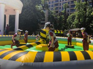 Niñas y niños vulnerables de Osorno celebraron la navidad en plaza de Armas