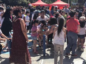 Niñas y niños vulnerables de Osorno celebraron la navidad en plaza de Armas