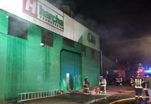 Suspenden a cinco bomberos de La Unión por incendio de ferretería Harcha