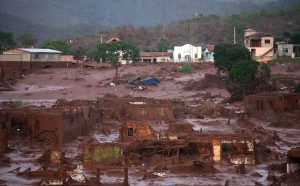 Aumenta a 58 la cifra de fallecidos tras la rotura de una represa minera en Brasil