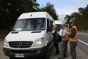 Efectúan fiscalización a transporte de turismo en parque nacional Vicente Pérez Rosales