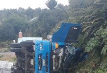 Accidente: Chofer de camión permaneció atrapado en la cabina por tres horas